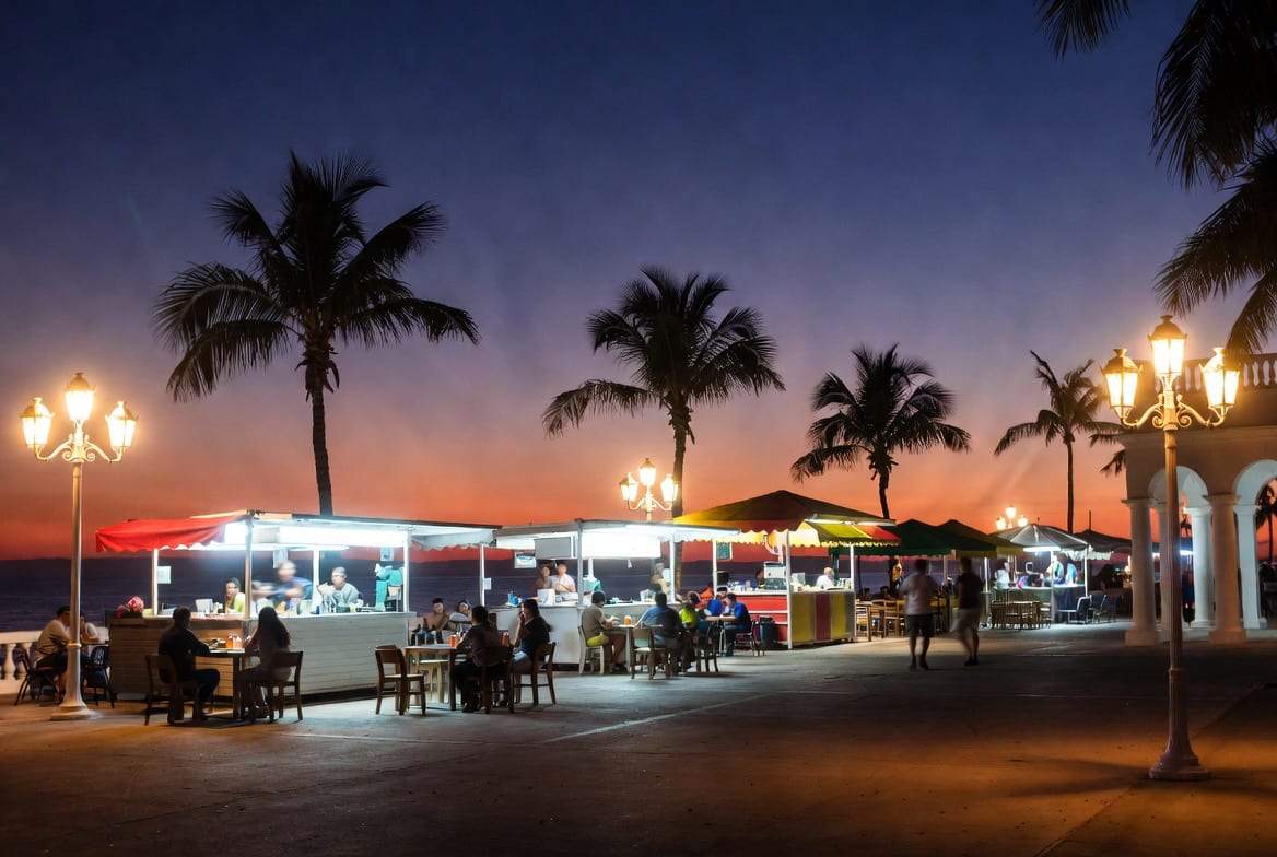 Malecón Evening Food Kiosks